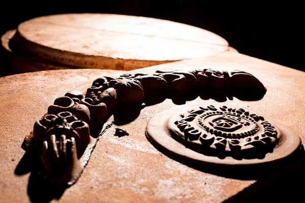 Signature Anduze laurels and poterie maison badges